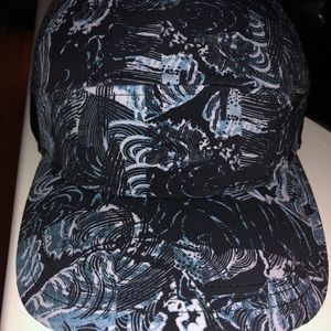 lululemon hat — never been worn!